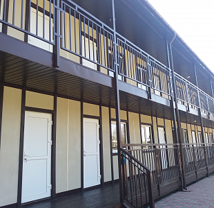 Детский лагерь «Эллада». Краснодарский край, Туапсинский район, село Пляхо. Корпус, построенный по SIP-технологии. Внешняя отделка